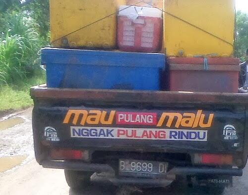TULISAN TULISAN TRUK YG BIKIN KITA NGAKAK ..