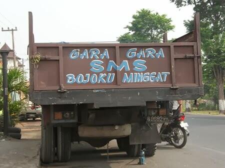 TULISAN TULISAN TRUK YG BIKIN KITA NGAKAK ..