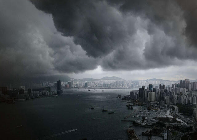 Seram! Langit di Hong Kong Seperti 'Kiamat' 