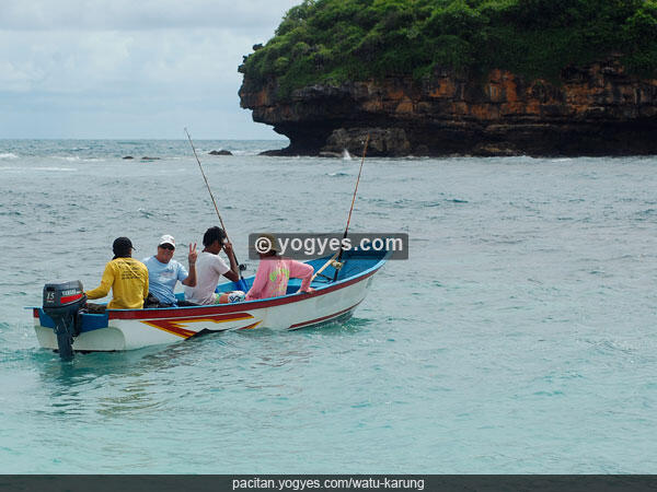 Pantai Pacitan Dikuasai Orang Asing, Warga pun Mulai Terbiasa Lihat Bikini