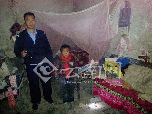 Luar biasa!!! Bocah China jalan ke sekolah tengah malam sebab takut telat