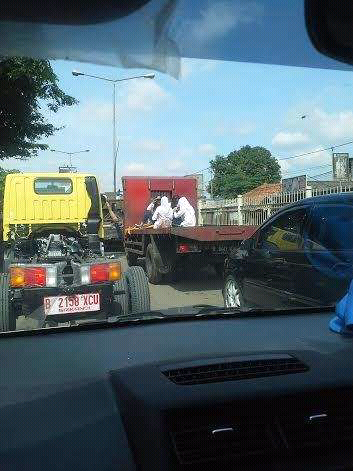 cewe cewe smp nebeng truk besar gan