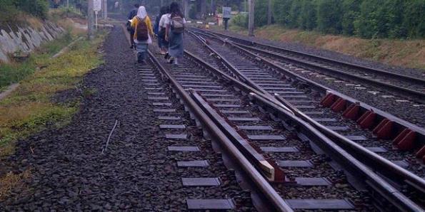 Mengetahui Fungsi Dari Batu Kerikil disepanjang Rel Kereta 