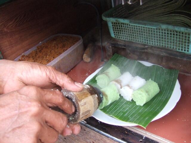 -- Jajanan Tradisional Yang Ngangenin Bikin Ngiler --