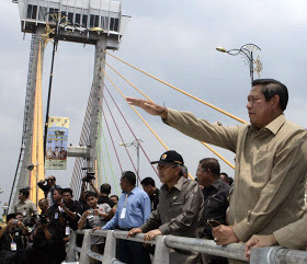 Gempar .. !!! Presiden SBY
Melakukan Salam Nazi?