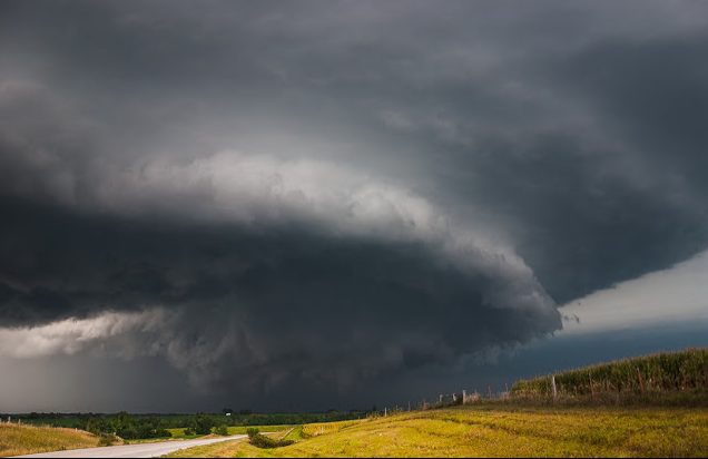 badai supercell yang sedang mengamuk (pic+vid)