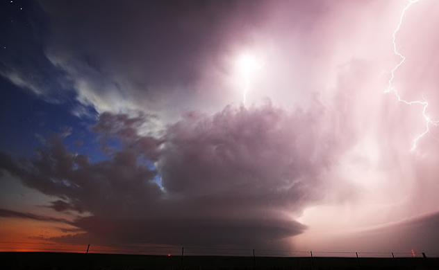 badai supercell yang sedang mengamuk (pic+vid)