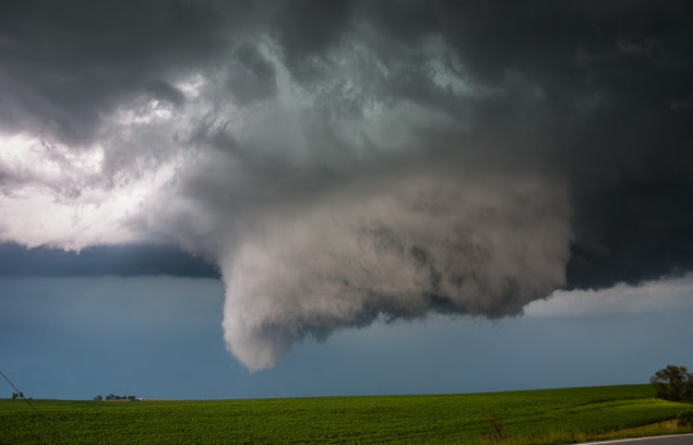 badai supercell yang sedang mengamuk (pic+vid)