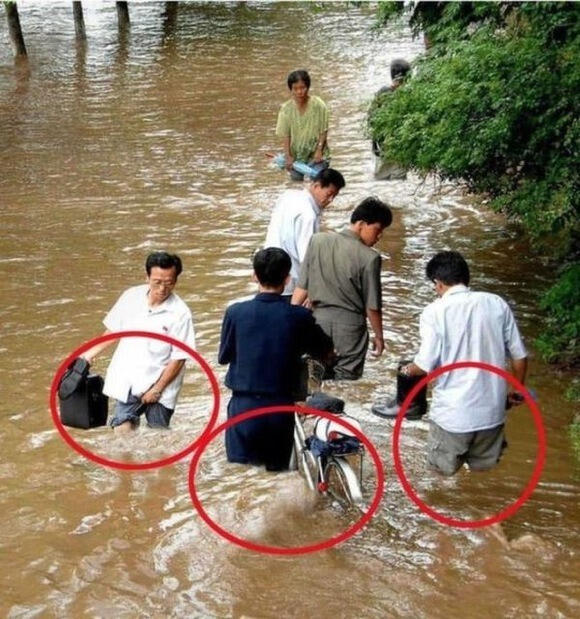 Berlagak jadi negara hebat ! malah terlihat konyol !