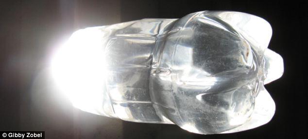 Manfaatkan Botol Plastik Bekas Minuman Sebagai Lampu Cahaya Matahari