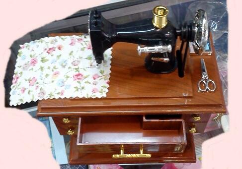 lOVE Music Box, Kotak musik