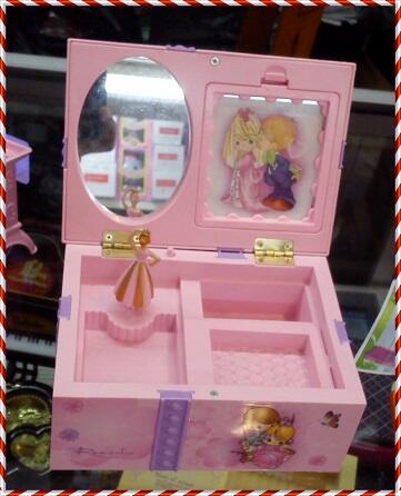 lOVE Music Box, Kotak musik