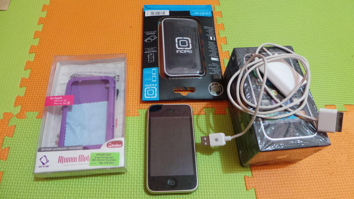 iPhone 3GS fullset Black (+banyak bonus nya)