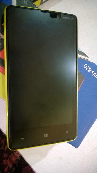 nokia lumia 820 yellow fullset garansi 10 bulan 2,3 aja bandung