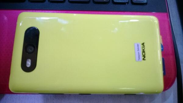 nokia lumia 820 yellow fullset garansi 10 bulan 2,3 aja bandung
