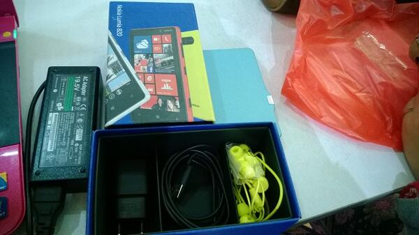 nokia lumia 820 yellow fullset garansi 10 bulan 2,3 aja bandung