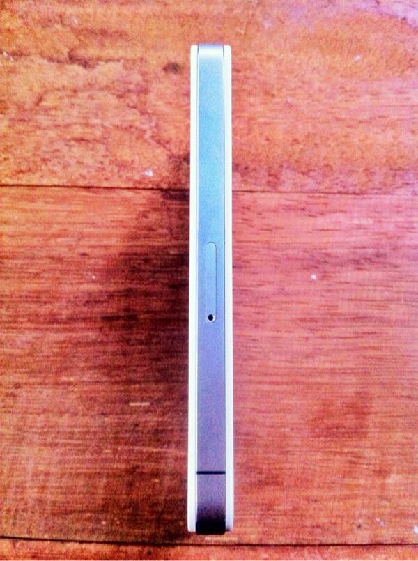 WTS iPhone 4 GSM Mulus Garansi panjang