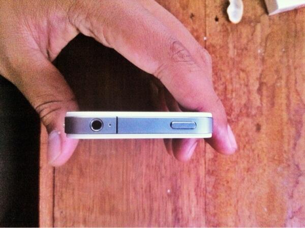 WTS iPhone 4 GSM Mulus Garansi panjang