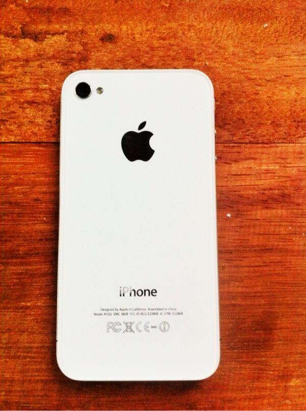 WTS iPhone 4 GSM Mulus Garansi panjang