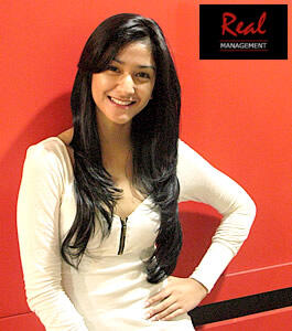 Presenter wanita yang Cantik Jelita