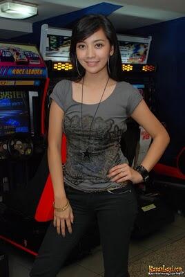 Presenter wanita yang Cantik Jelita