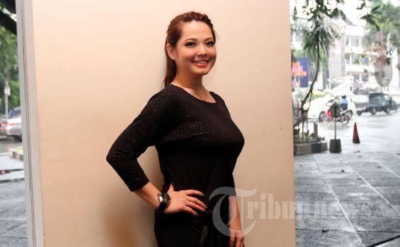 Presenter wanita yang Cantik Jelita