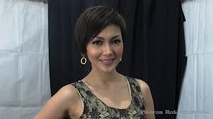 Presenter wanita yang Cantik Jelita