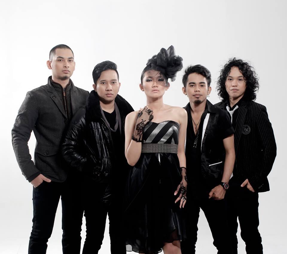 Fingercross Band, Pesaing Baru Mulan Jameela 