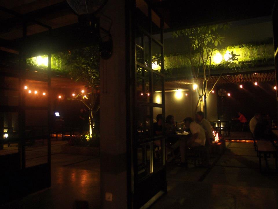BEER BROTHER Bar & Kitchen (Waiter, pelayan, PR, Host, Kichen, Bartender)