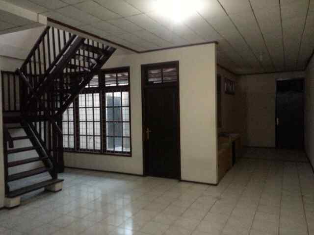 DISEWAKAN : Rumah siap huni lokasi strategis di Jln Raya Pasar Minggu
