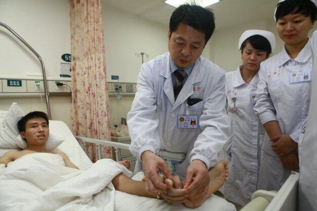 &#91;Dokter anti-mainstream&#93; menyelamatkan tangan yg terputus dengan cangkok pada betis