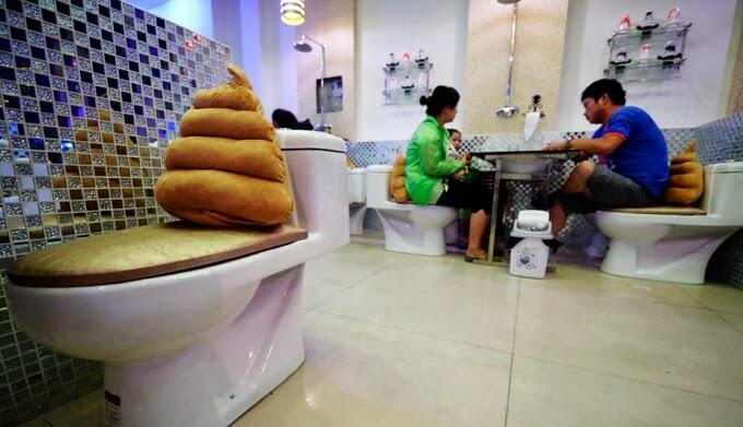 Restoran Unik Kalau Makan Harus Sambil Duduk di Tiolet Duduk 