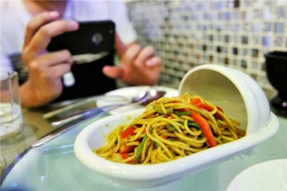 Restoran Unik Kalau Makan Harus Sambil Duduk di Tiolet Duduk 