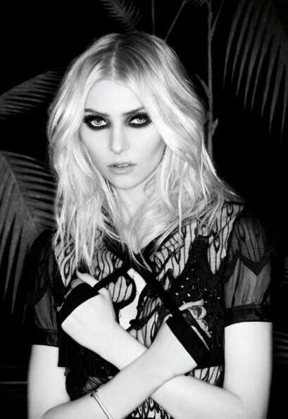 Metamorfosis TAYLOR MOMSEN,, Dari Cewek Imut Sekarang Jadi Liar,,,Miley mah lewat....