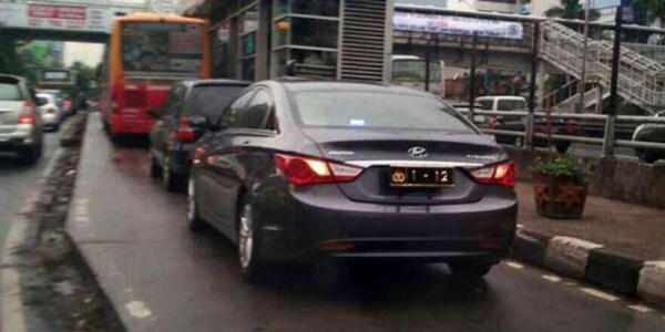 Cara Absurd Mengatasi Macet di Jakarta Dalam Waktu Seminggu