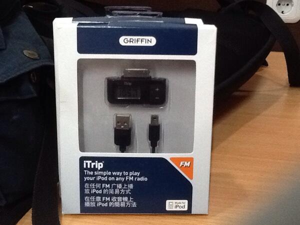 Griffin FM Transmitter for ipod / iphone / ipad. New Old Stock. (Segel) Bandung.