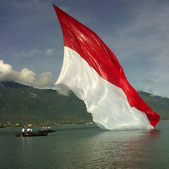 Hari Nusantara Bendera Merah Putih Raksasa