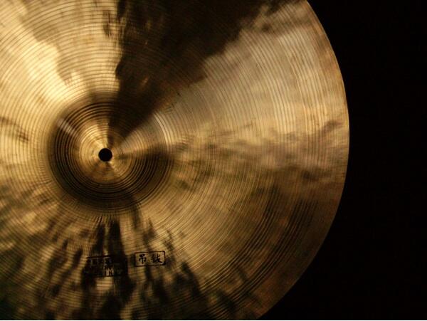 cara membersihkan cymbal drum