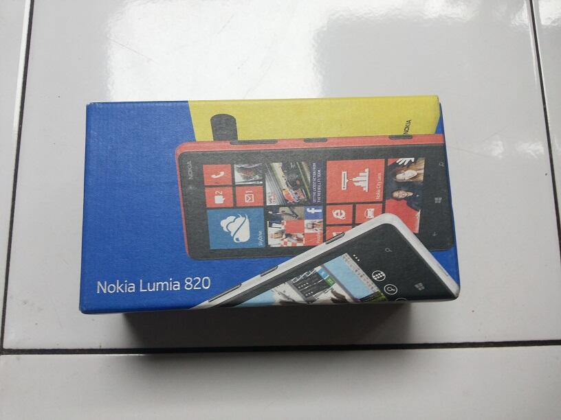 JUAL NOKIA LUMIA 820 BARU MAIH SEGEL
