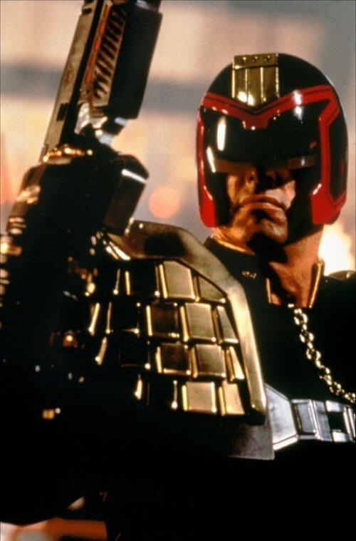SUPERHERO/VILLAIN DENGAN BAYARAN TERMAHAL