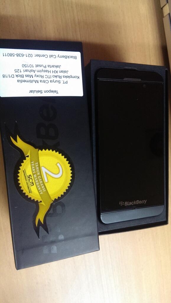 JUAL CEPAT Blackberry Z10 HITAM 99 MULUS GARANSI RESMI SCM hingga AUG 2015