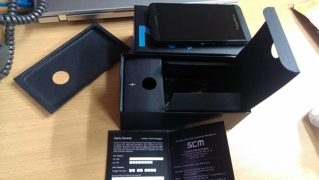 JUAL CEPAT Blackberry Z10 HITAM 99 MULUS GARANSI RESMI SCM hingga AUG 2015