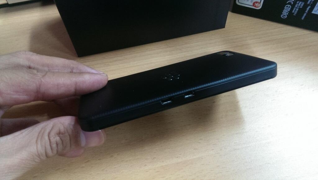JUAL CEPAT Blackberry Z10 HITAM 99 MULUS GARANSI RESMI SCM hingga AUG 2015