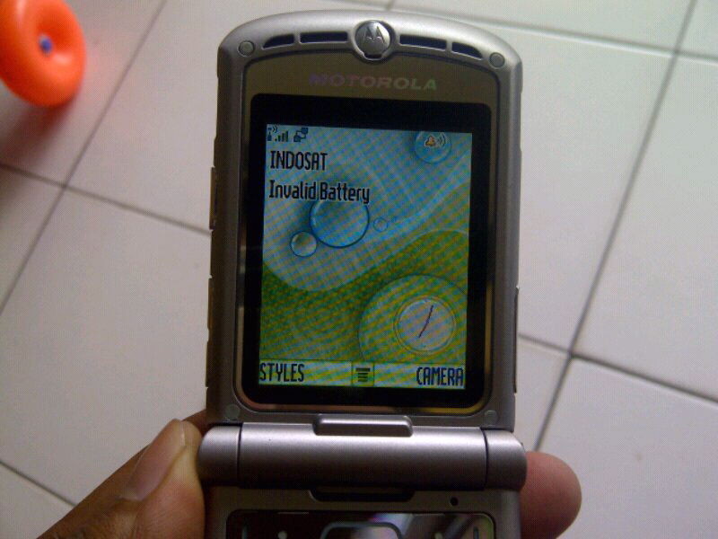 Motorola V3 hijau mumuman, mulus murah mantab. cod & rekber inside!!