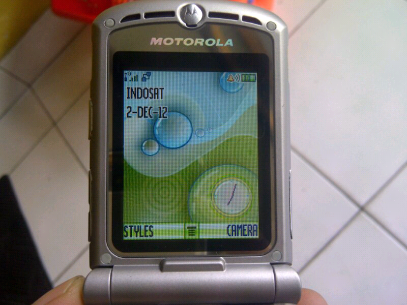 Motorola V3 hijau mumuman, mulus murah mantab. cod & rekber inside!!