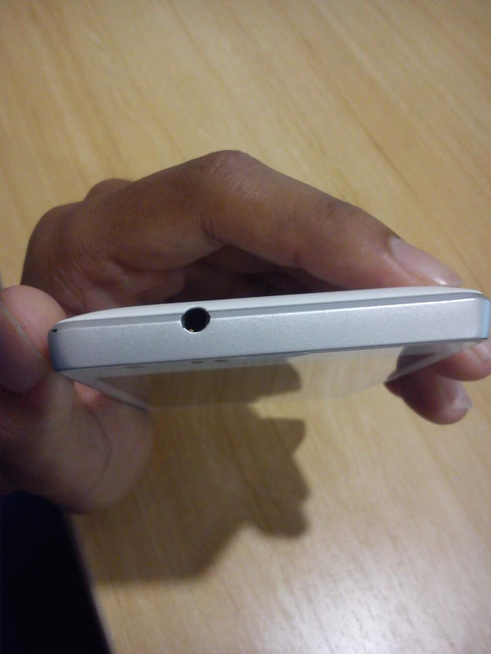 Xperia SP fullset + Garansi + Bonus tt e1 451g