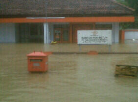 ANE KORBAN BANJIR BESAR DI PURWOREJO GAN :(