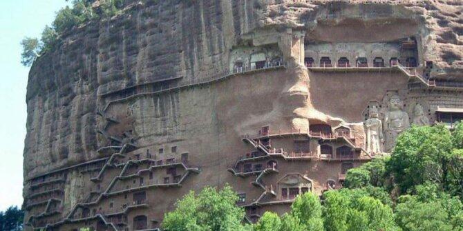 10 Karya arsitektur kuno yang dibuat menempel pada tebing!