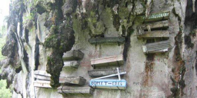 10 Karya arsitektur kuno yang dibuat menempel pada tebing!