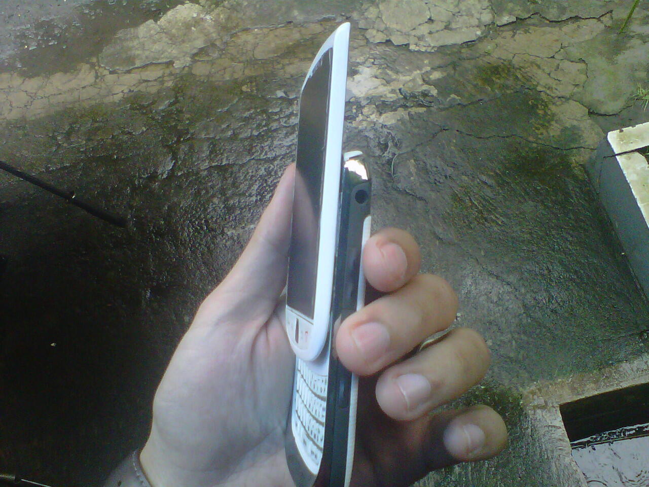 BB Torch 9800 White. Body Mulus n Orisinil, masih garansi, COD SOLO